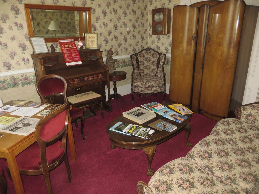 Edith Palmer'S Country Inn, Historical Bed & Breakfast バージニアシティ エクステリア 写真