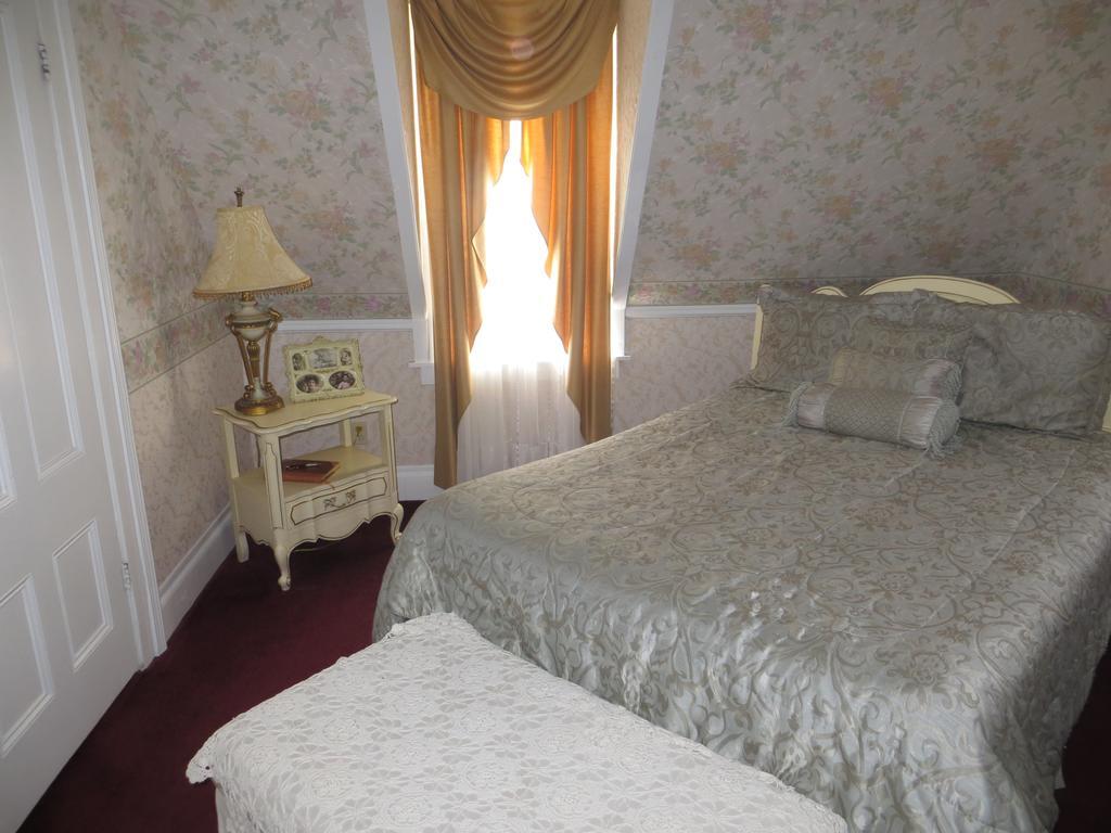 Edith Palmer'S Country Inn, Historical Bed & Breakfast バージニアシティ エクステリア 写真