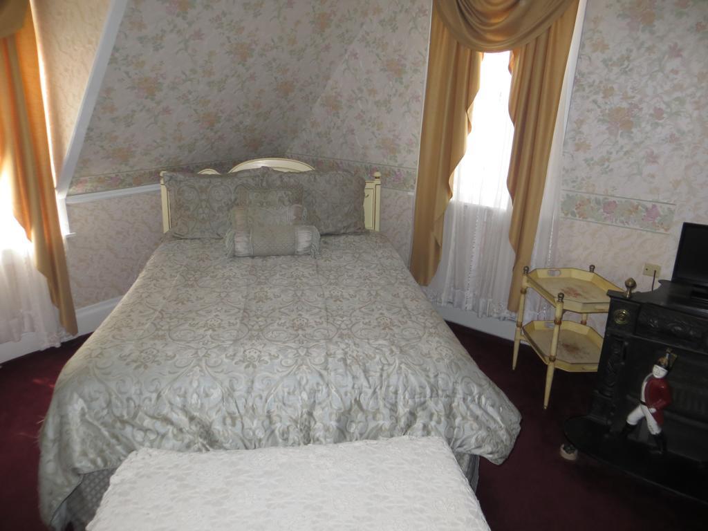 Edith Palmer'S Country Inn, Historical Bed & Breakfast バージニアシティ エクステリア 写真
