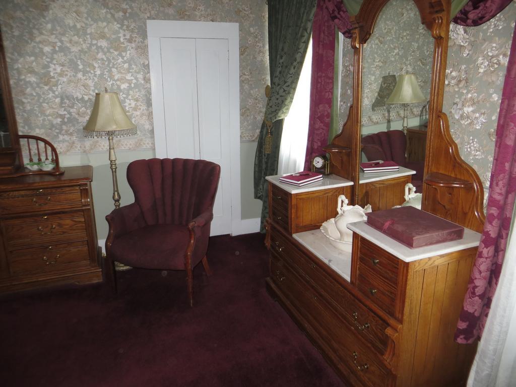 Edith Palmer'S Country Inn, Historical Bed & Breakfast バージニアシティ エクステリア 写真