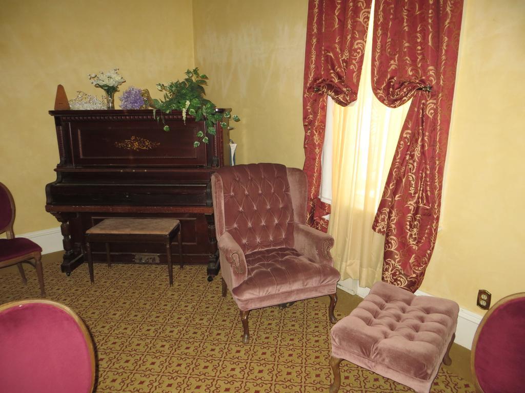 Edith Palmer'S Country Inn, Historical Bed & Breakfast バージニアシティ エクステリア 写真