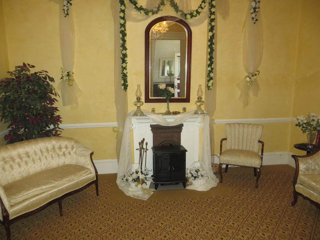 Edith Palmer'S Country Inn, Historical Bed & Breakfast バージニアシティ エクステリア 写真