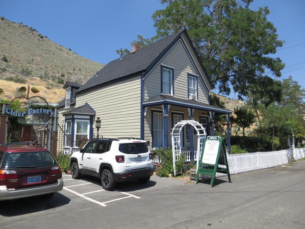Edith Palmer'S Country Inn, Historical Bed & Breakfast バージニアシティ エクステリア 写真