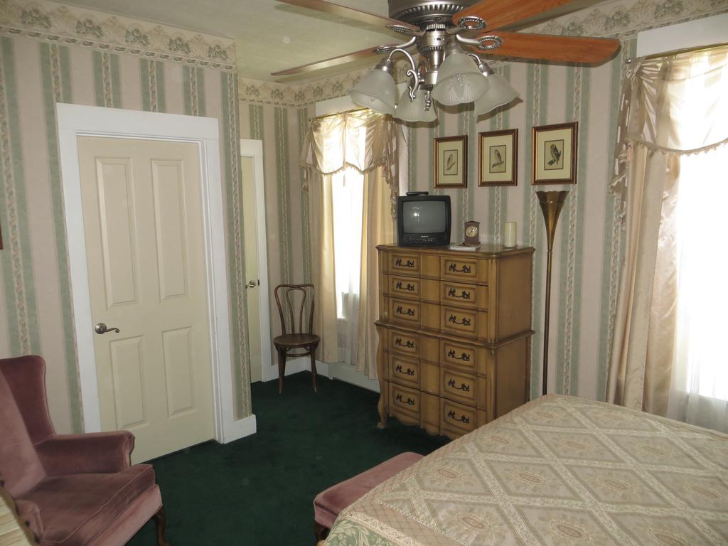 Edith Palmer'S Country Inn, Historical Bed & Breakfast バージニアシティ エクステリア 写真
